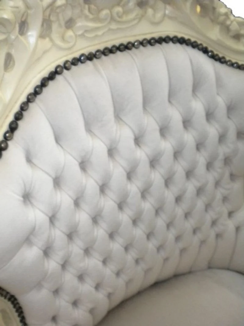 Casa Padrino Barock Sessel King creme / creme mit Samtstoff 85 x 85 x H. 120 cm - Limited Edition