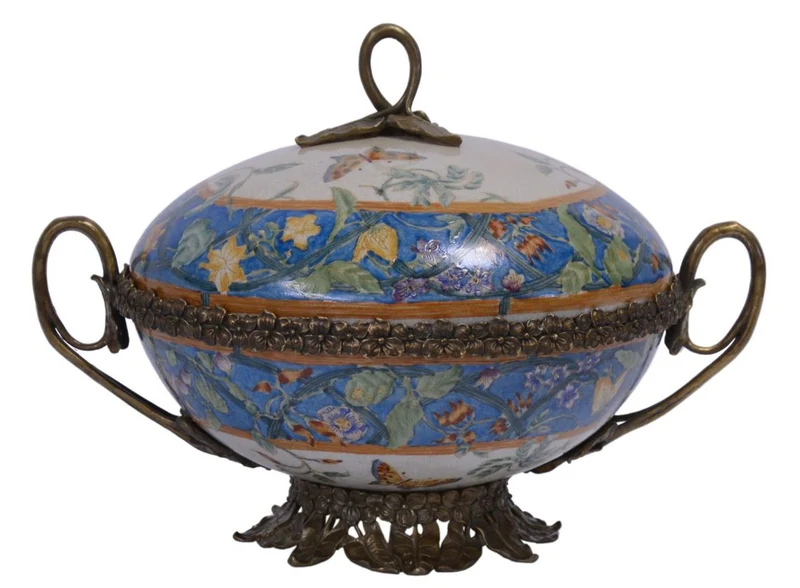 Casa Padrino Luxus Barock Porzellan Schüssel mit Deckel weiß / blau / bronze 31,5 x 24 x H. 22,2 cm