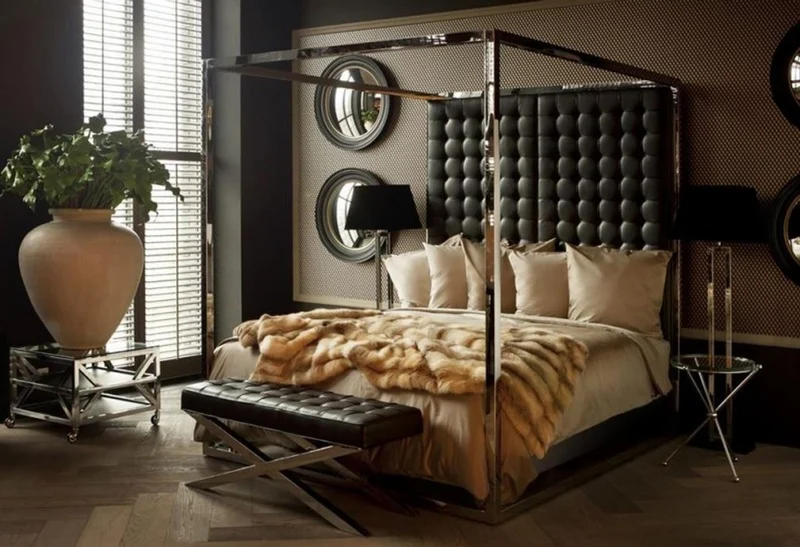 Casa Padrino Luxus Art Deco Designer Beistelltisch mit Glasplatte, polierter Stahl und schwarze Leder-Optik, 65 x 65 x H. 50 cm